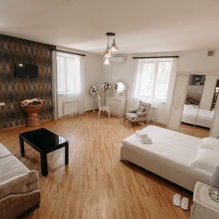Castle Family Hotel Erywań Zewnętrze zdjęcie