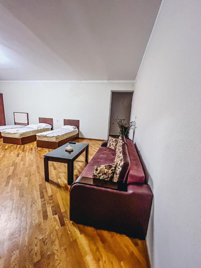 Castle Family Hotel Erywań Zewnętrze zdjęcie