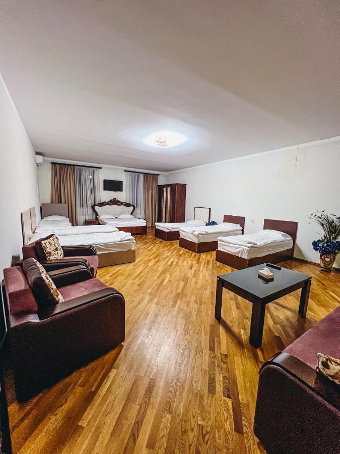 Castle Family Hotel Erywań Zewnętrze zdjęcie