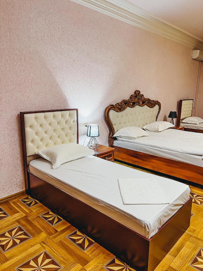 Castle Family Hotel Erywań Zewnętrze zdjęcie