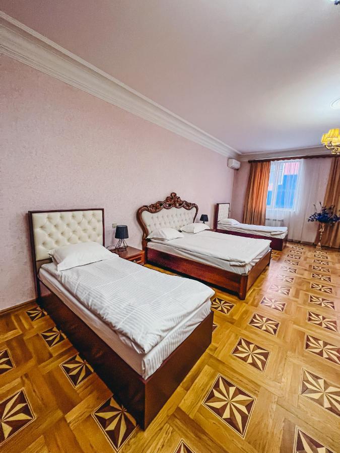 Castle Family Hotel Erywań Zewnętrze zdjęcie