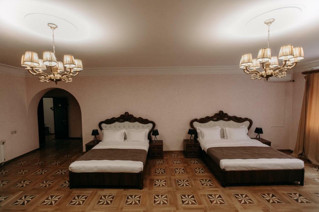 Castle Family Hotel Erywań Zewnętrze zdjęcie