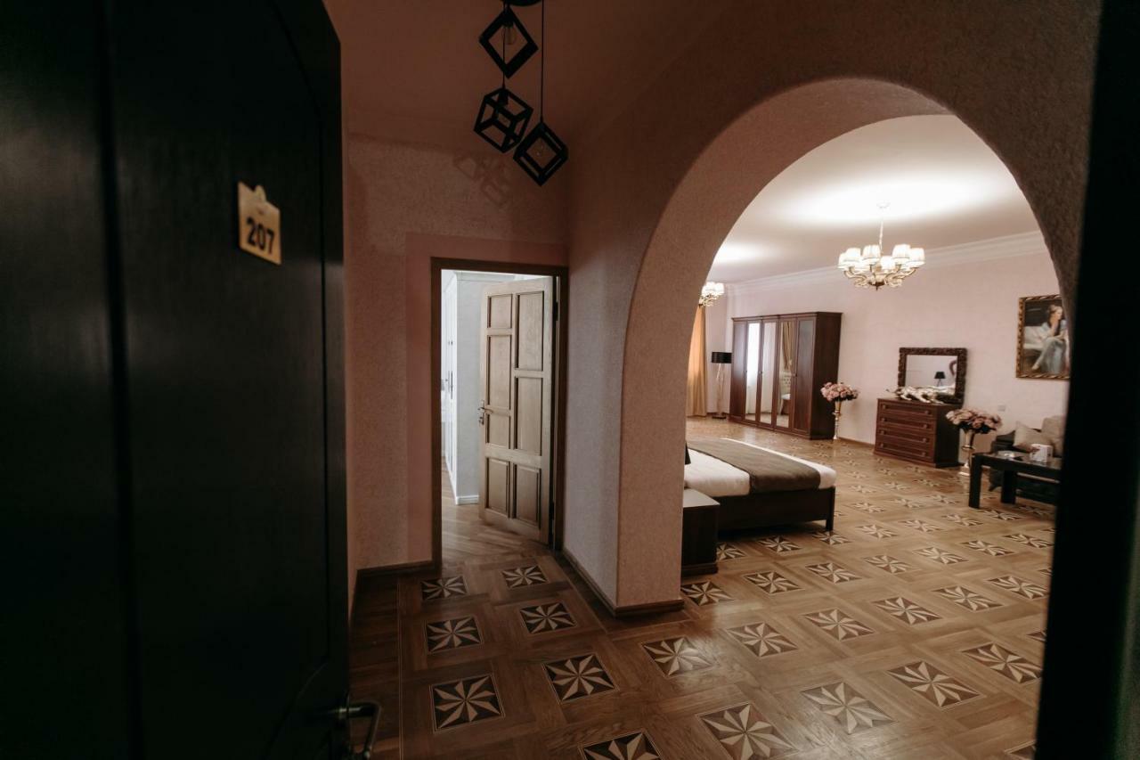 Castle Family Hotel Erywań Zewnętrze zdjęcie