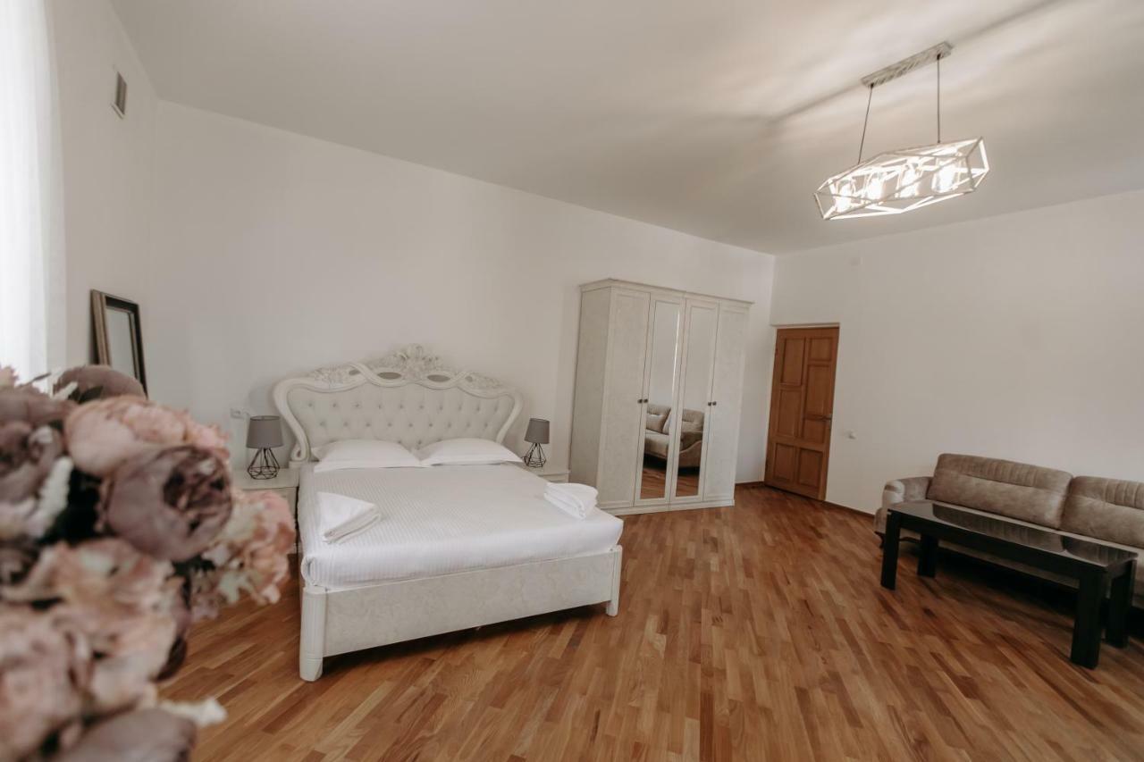 Castle Family Hotel Erywań Zewnętrze zdjęcie