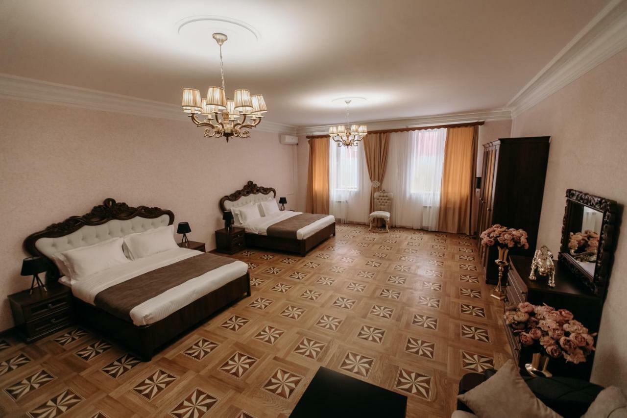 Castle Family Hotel Erywań Zewnętrze zdjęcie