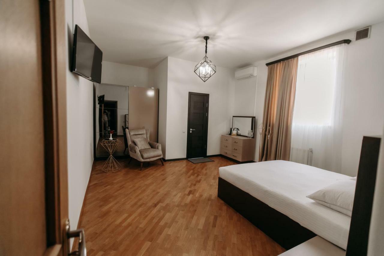 Castle Family Hotel Erywań Zewnętrze zdjęcie