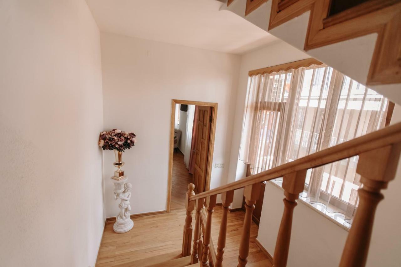 Castle Family Hotel Erywań Zewnętrze zdjęcie