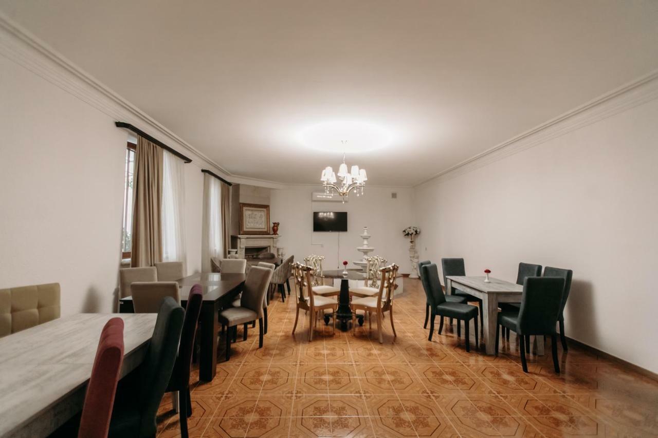 Castle Family Hotel Erywań Zewnętrze zdjęcie