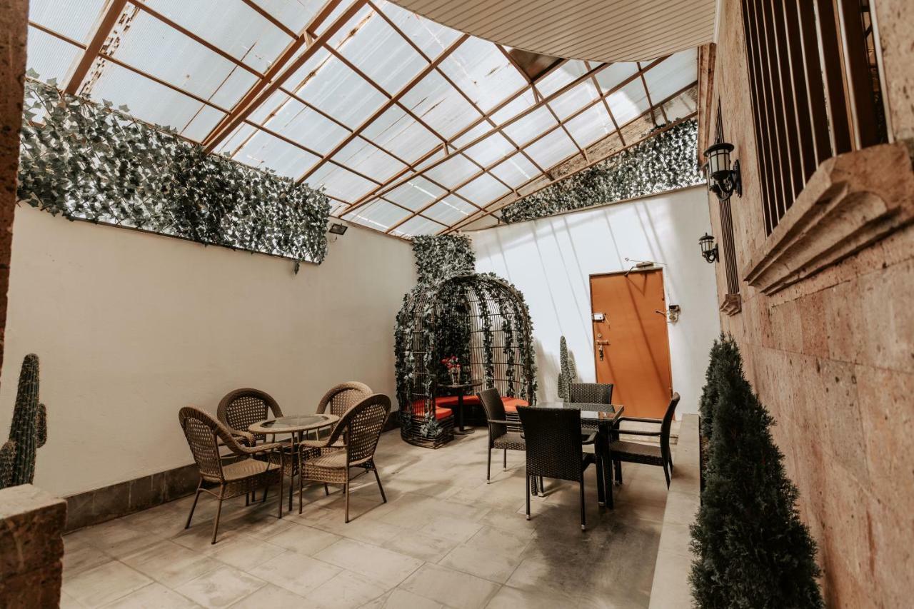 Castle Family Hotel Erywań Zewnętrze zdjęcie