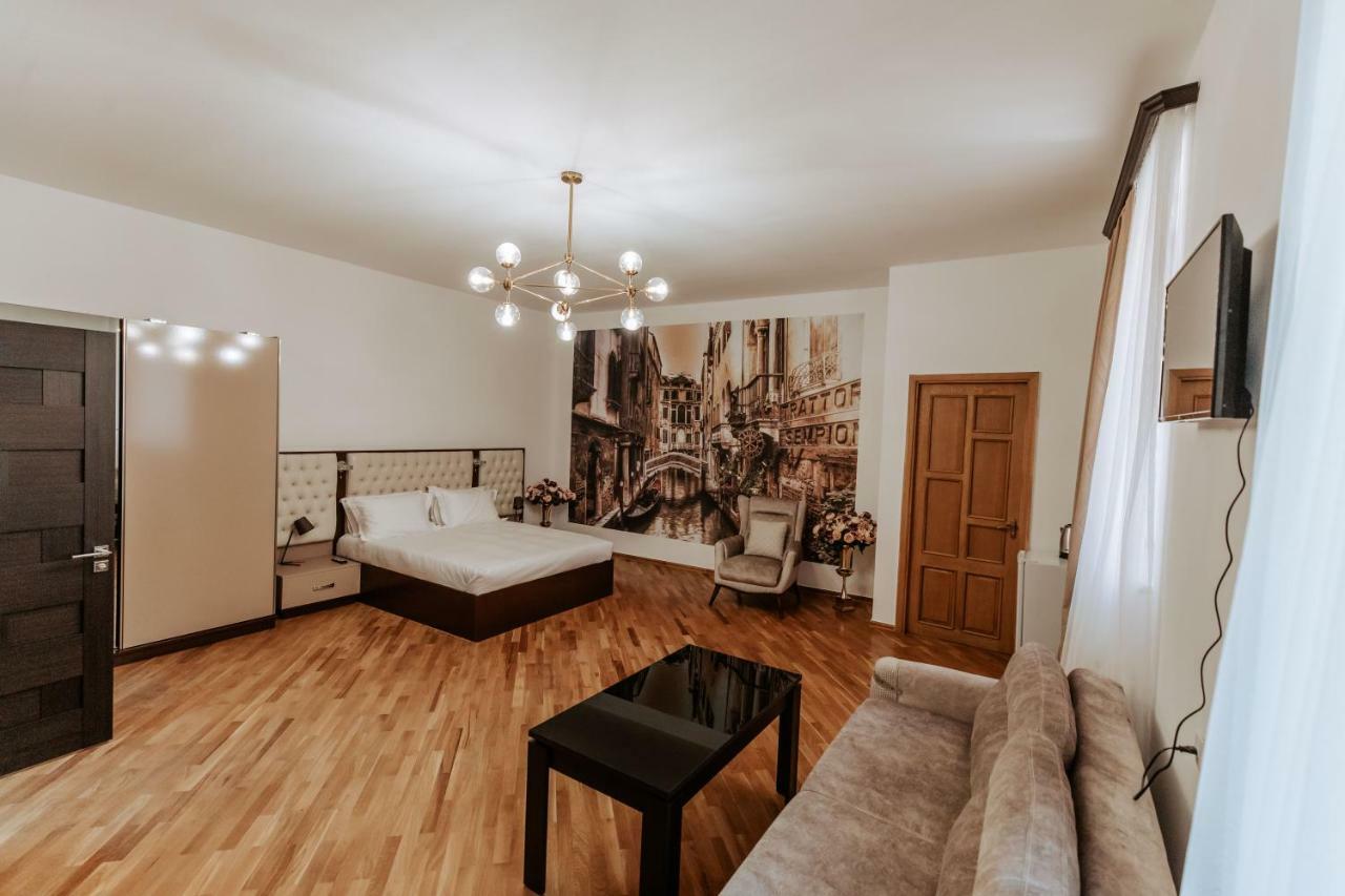 Castle Family Hotel Erywań Zewnętrze zdjęcie