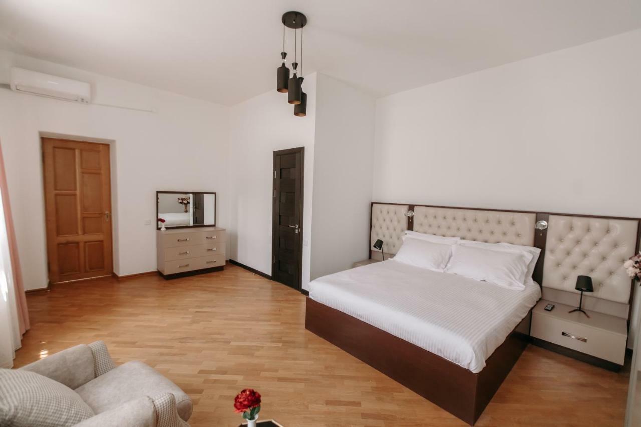 Castle Family Hotel Erywań Zewnętrze zdjęcie