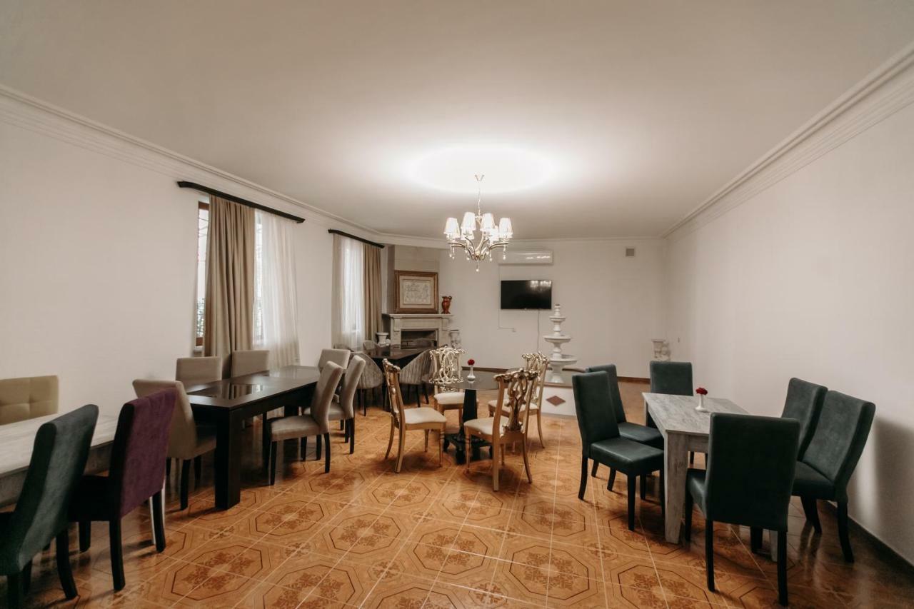 Castle Family Hotel Erywań Zewnętrze zdjęcie