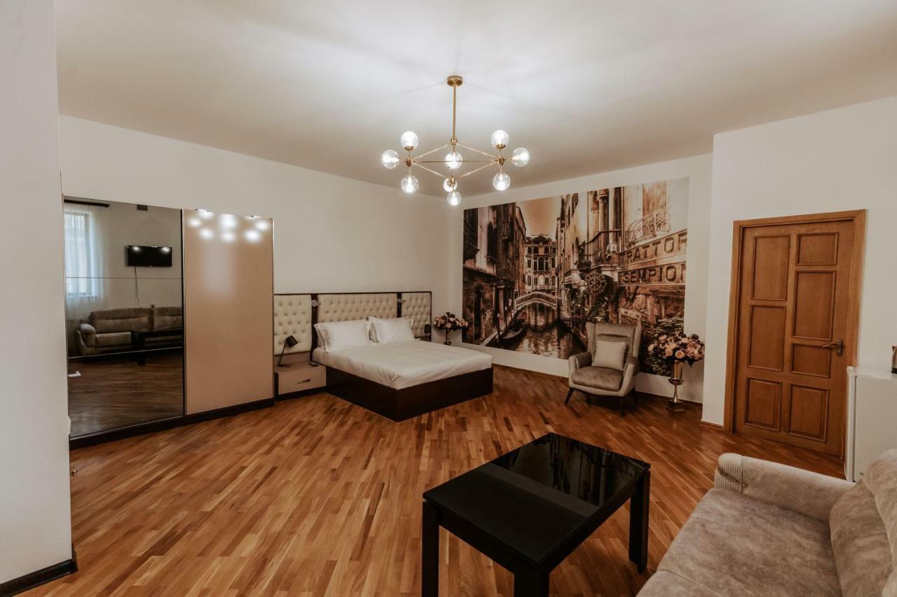 Castle Family Hotel Erywań Zewnętrze zdjęcie