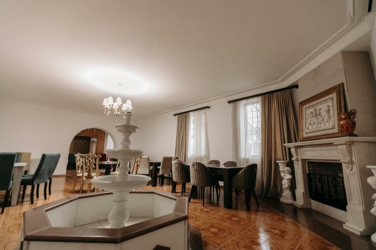 Castle Family Hotel Erywań Zewnętrze zdjęcie
