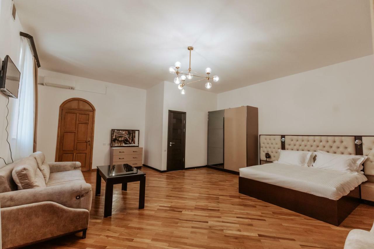 Castle Family Hotel Erywań Zewnętrze zdjęcie