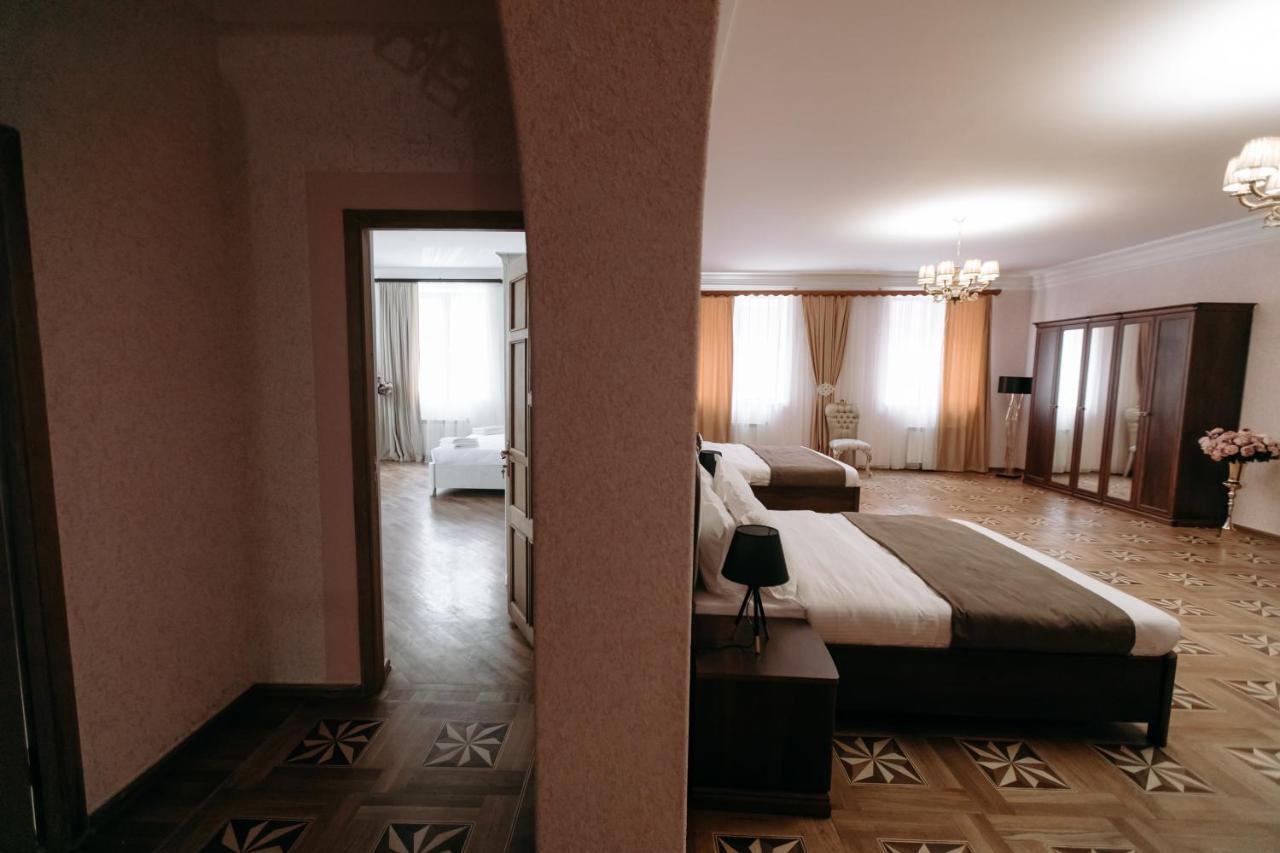 Castle Family Hotel Erywań Zewnętrze zdjęcie